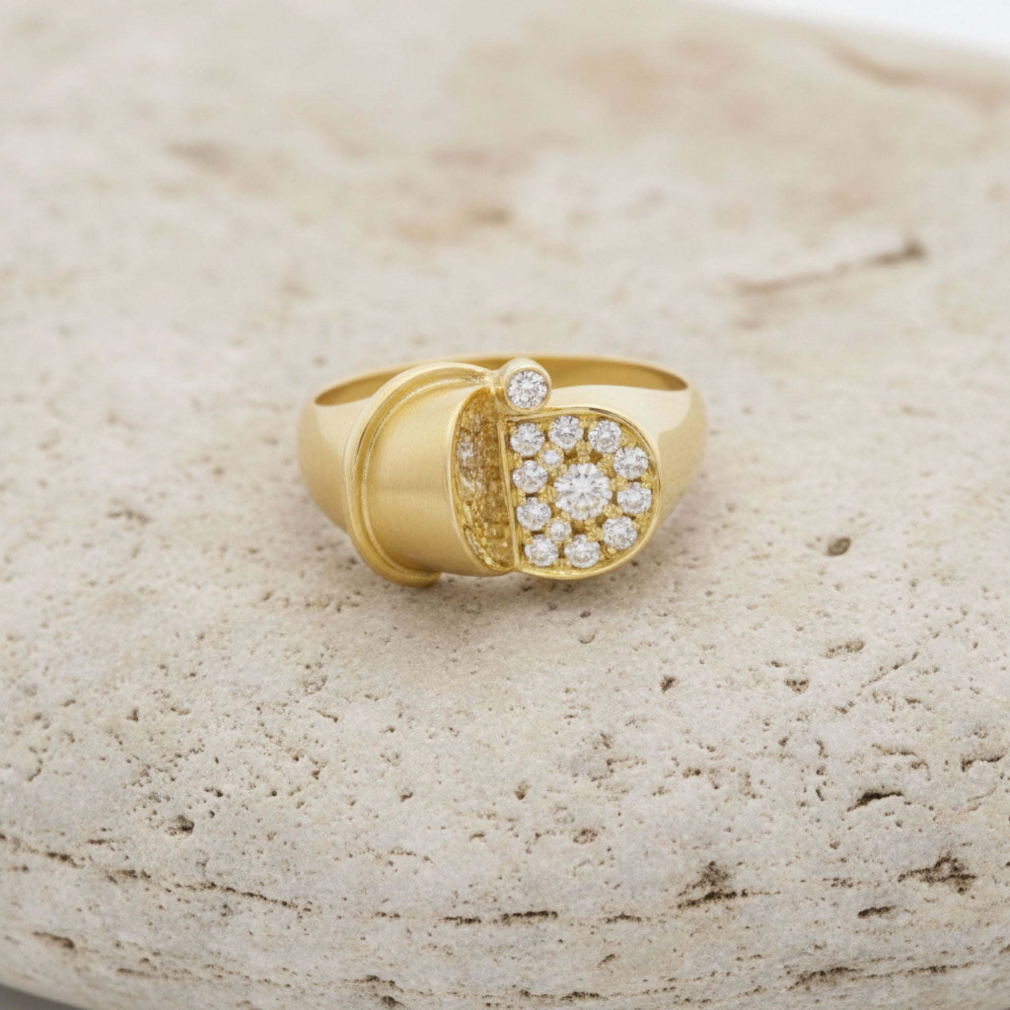 Goldring für Damen mit Brillanten