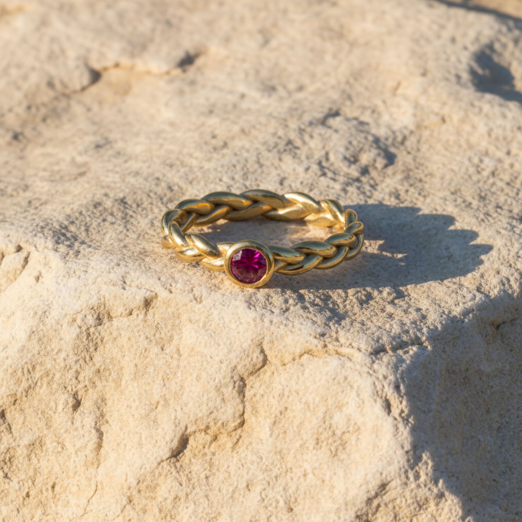 Damenring in Gold mit Rubin