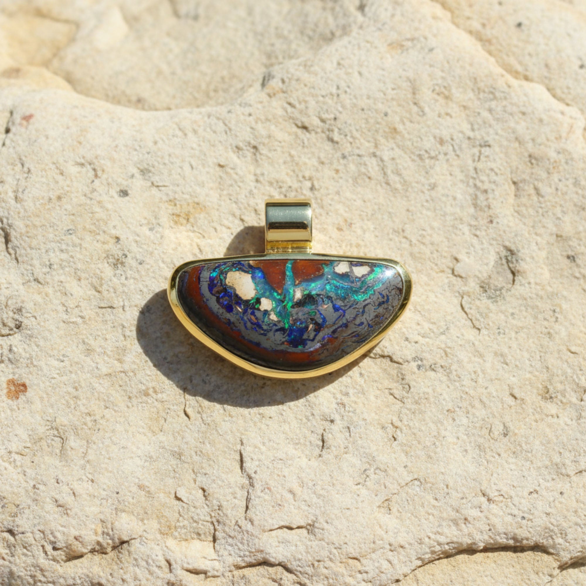 Schmuakanhänger in Gold mit Opal